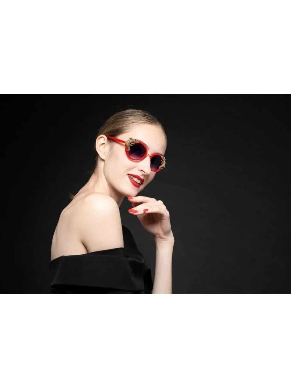 Women's Sparkling Animal Oval Frame Fashion Sunglasses Elegant Everyday Wear Red